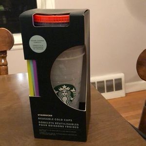 A set of 6 color changing cold cups!!!